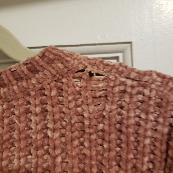Dusty pink chenille cropped sweater sz M - Picture 2 of 3